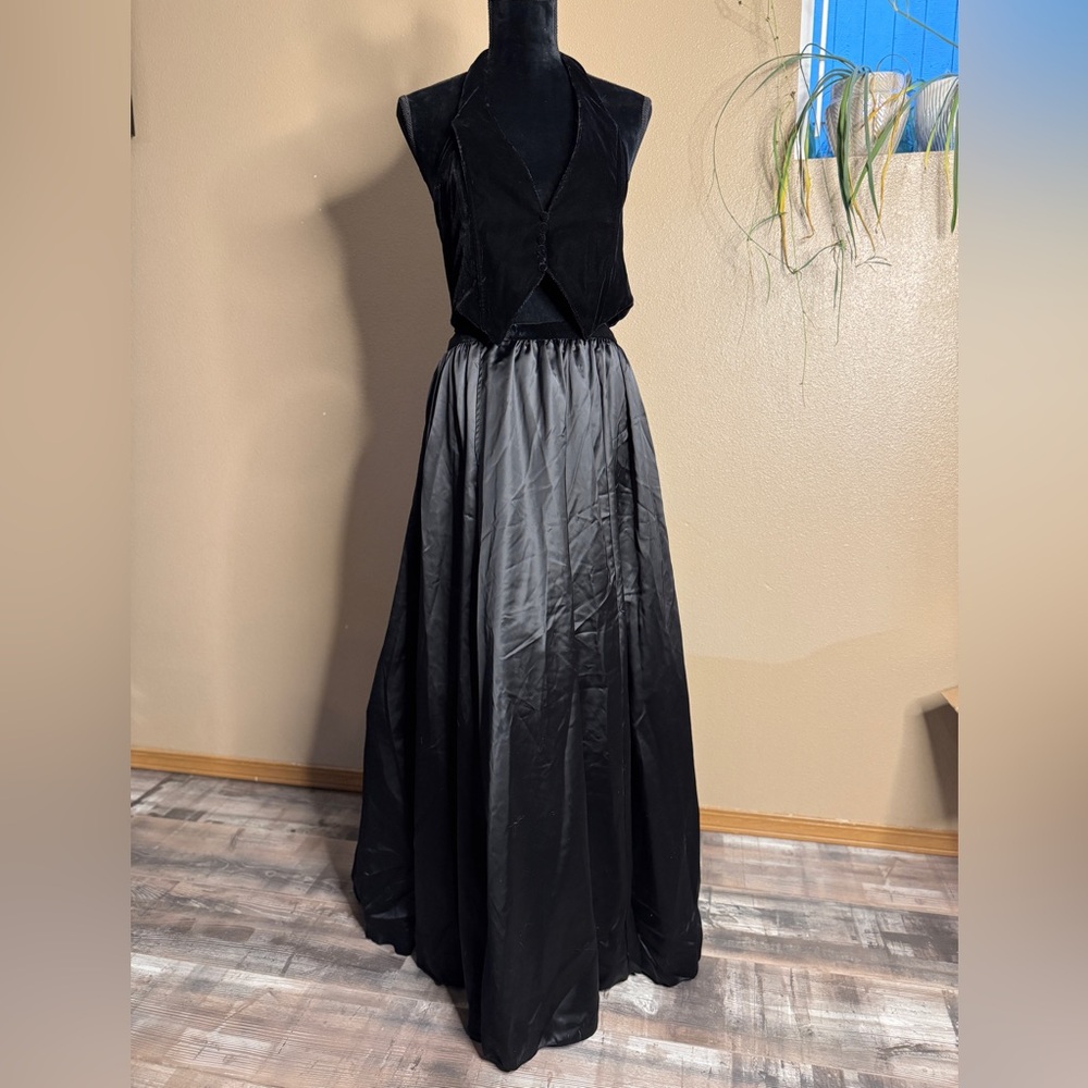 NIGHT COVEN VEST AND BALL GOWN SET SZ LARGE